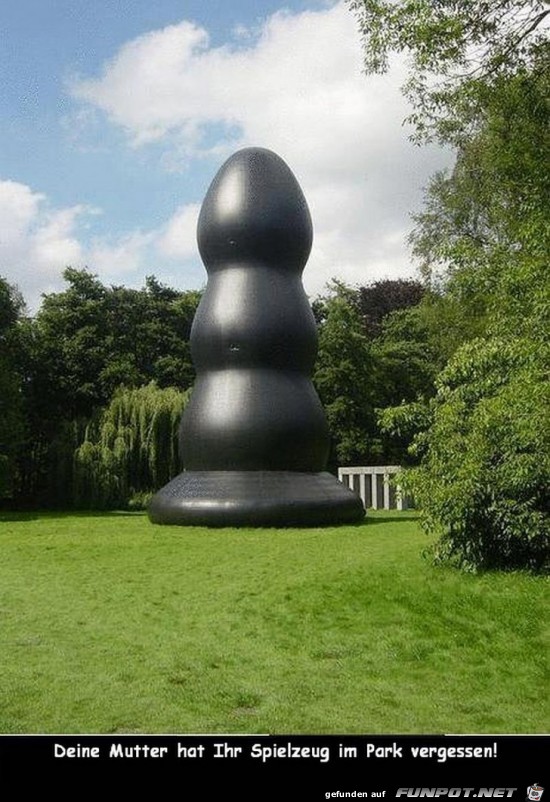 Deine Mutter hat Ihr Spielzeug im Park vergessen Deine Mutter hat Ihr Spielzeug im Park vergessen