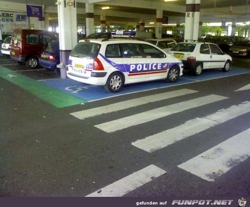 parkplatz-fuer-die-polizei