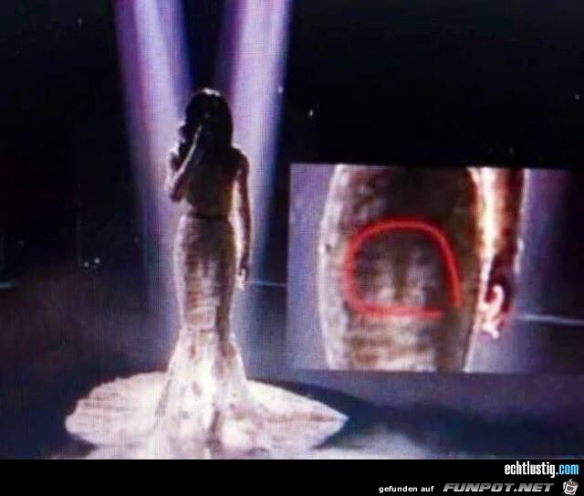 was-versteckt-conchita-wurst-da-unterm-kleid was-versteckt-conchita-wurst-da-unterm-kleid