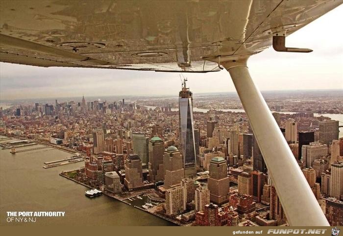 Bilder vom neuem Worldtrade-Center. Die Texte sind mit...