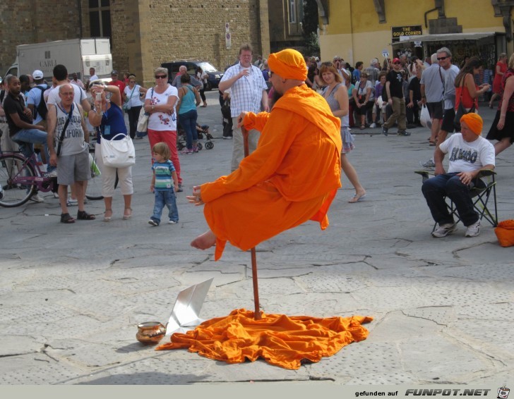 Diesen Fakir habe ich in Florenz auf dem Platz vor der...