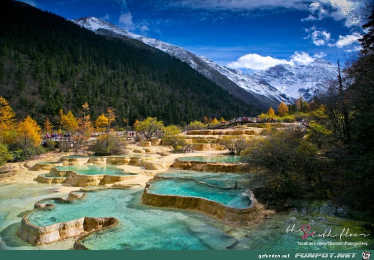 Huanglong - der Park in China besteht aus einem...