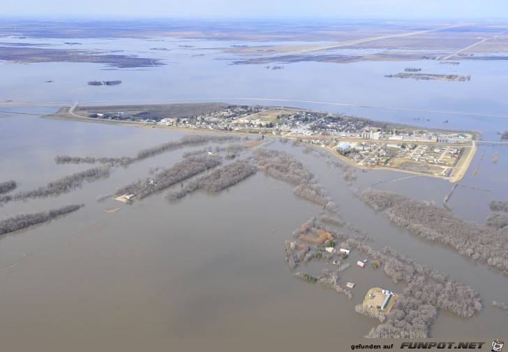 FLOOD PHOTOS - Red River Valley, Manitoba & northern...