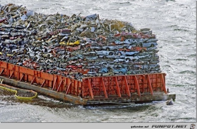 ein großes Transporterschiff ein großes Transporterschiff