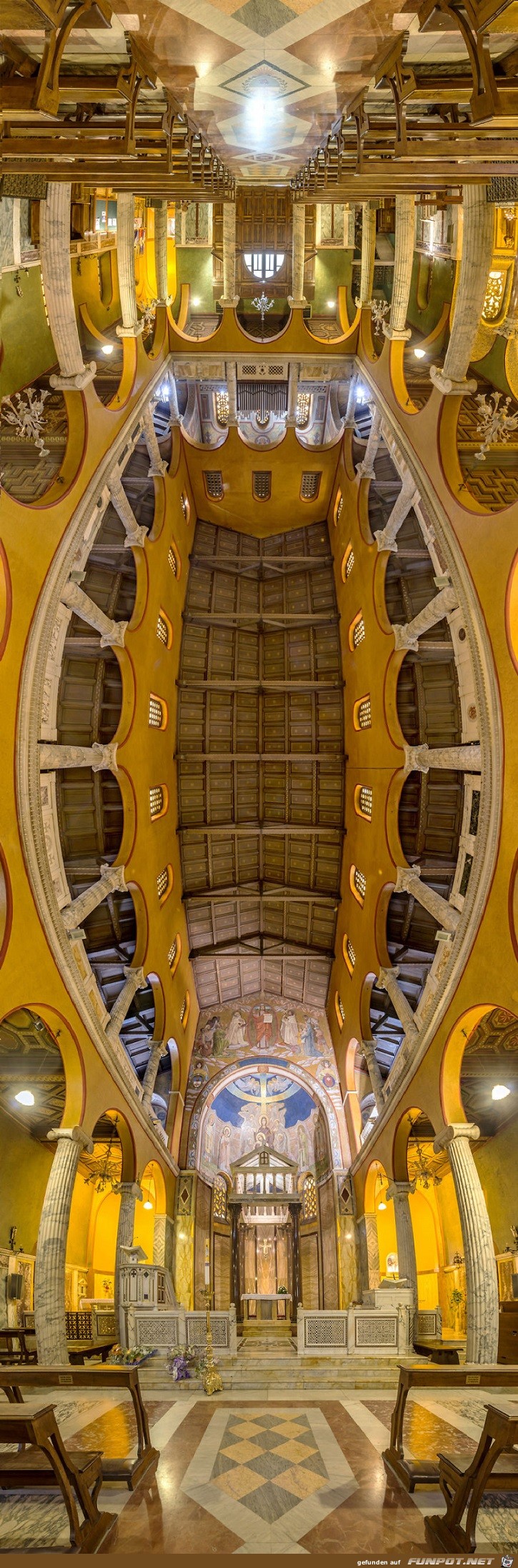 Ungewoehnliche Panoramabilder aus Kirchen 12