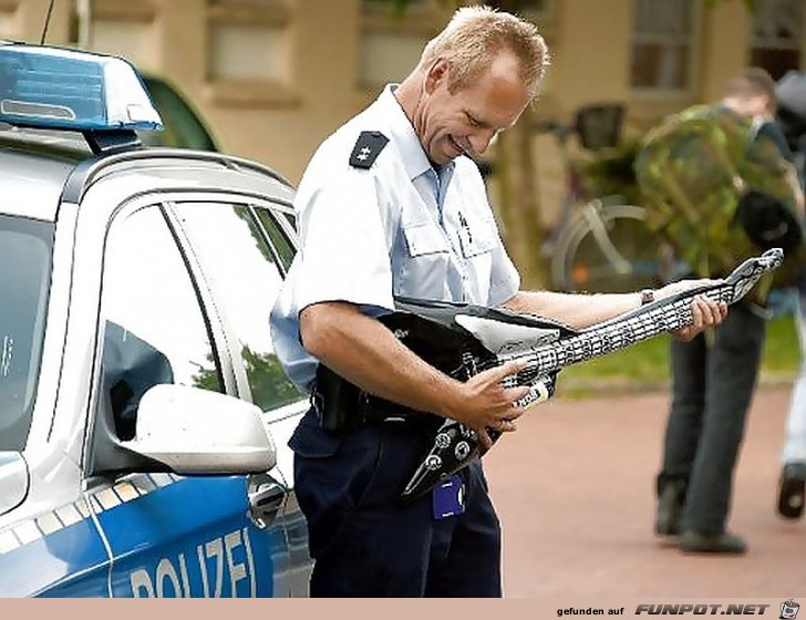 Polizist hat Spass