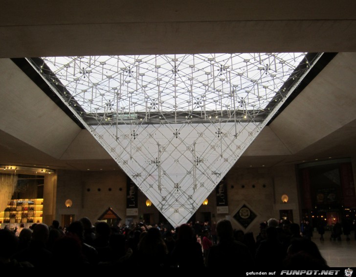 06 Louvre umgekehrte Pyramide