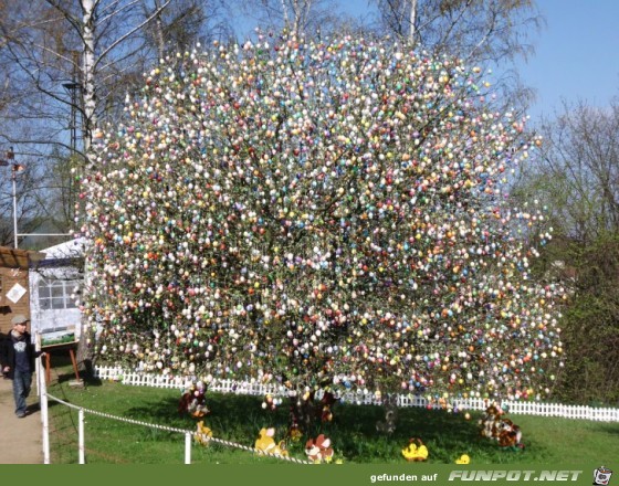 der Baum mit den 9800 Ostereiern