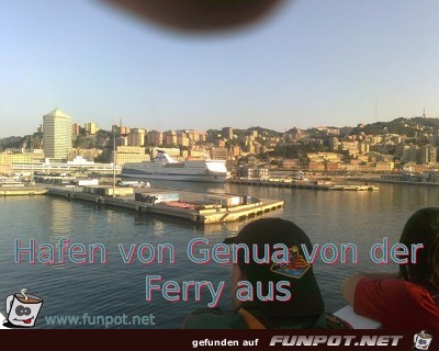 Hafen von Genua von der Ferry aus