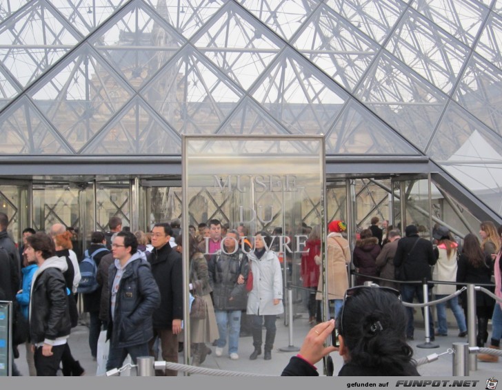 10 Louvre Eingang