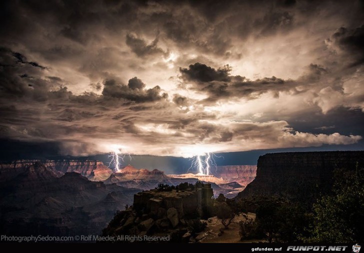 66 GRAND CANYON LIGHT SHOW