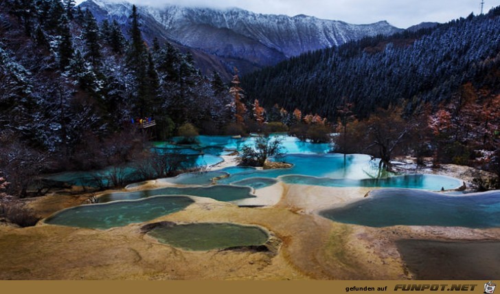 Huanglong - der Park in China besteht aus einem...