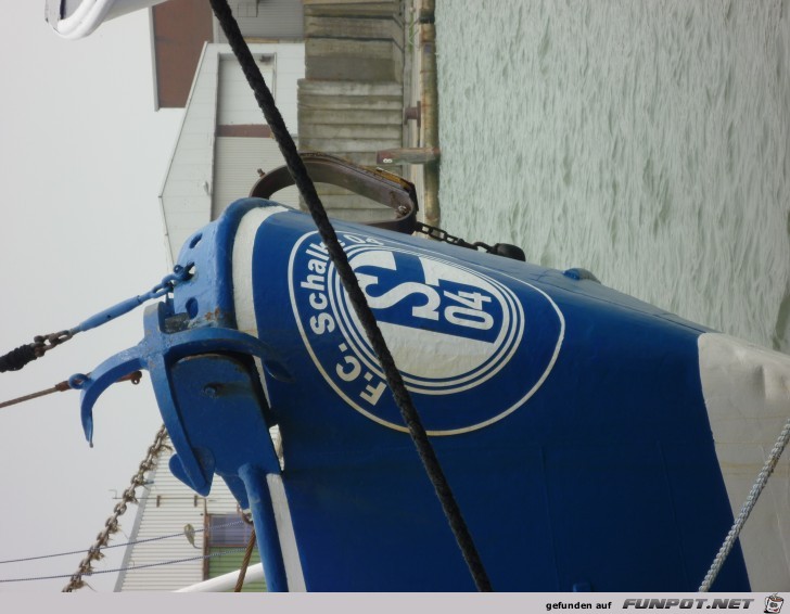 Diesen Krabbenkutter hab ich im Sommer 2010 Im Hafen...