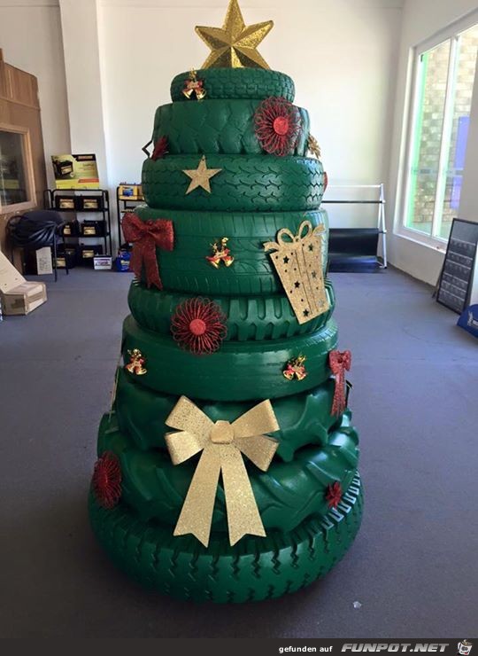 Weihnachtsbaum in Werkstatt Weihnachtsbaum in Werkstatt