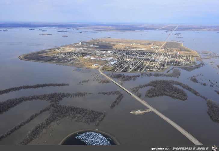 FLOOD PHOTOS - Red River Valley, Manitoba & northern...