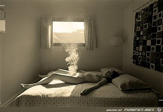 Im Bett mal anders Rauchen !!! Im Bett mal anders Rauchen !!!
