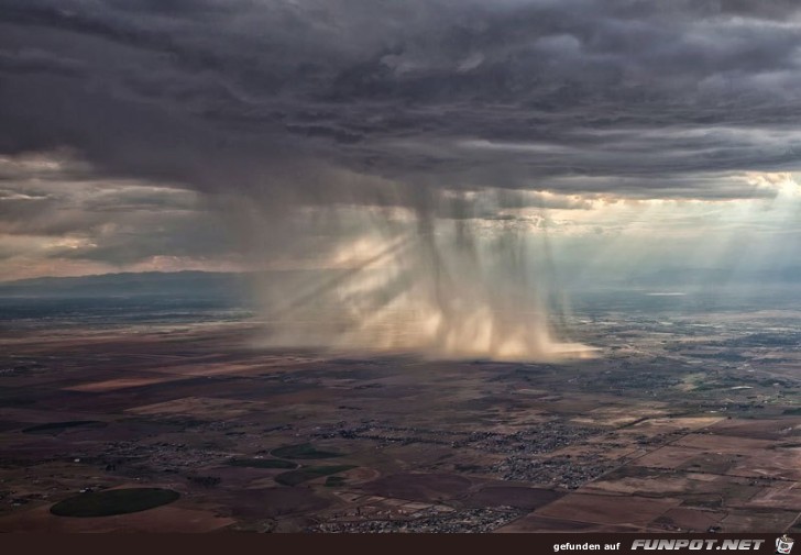 74 Flugzeug Blick einer fernen STORM