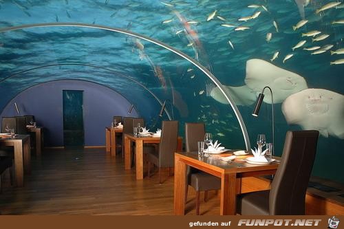 Das weltweit erste All-Glas Unterwasser Restaurant...