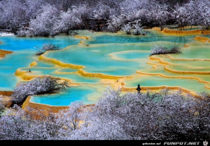 Huanglong - der Park in China besteht aus einem...