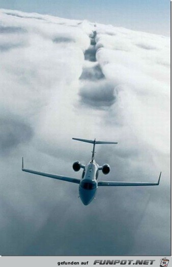 Flugzeug am Himmel Flugzeug am Himmel