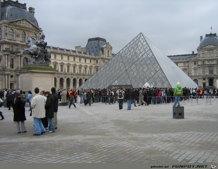 Louvre Pyramide2