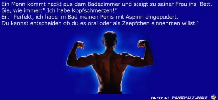 ein mann kommt nackt aus dem badezimmer ein mann kommt nackt aus dem badezimmer