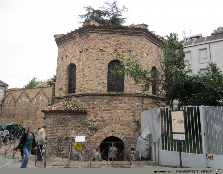 11-11 Ravenna Arianische Taufkirche