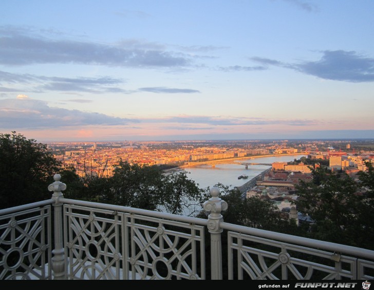 23-24 Blick auf Budapest