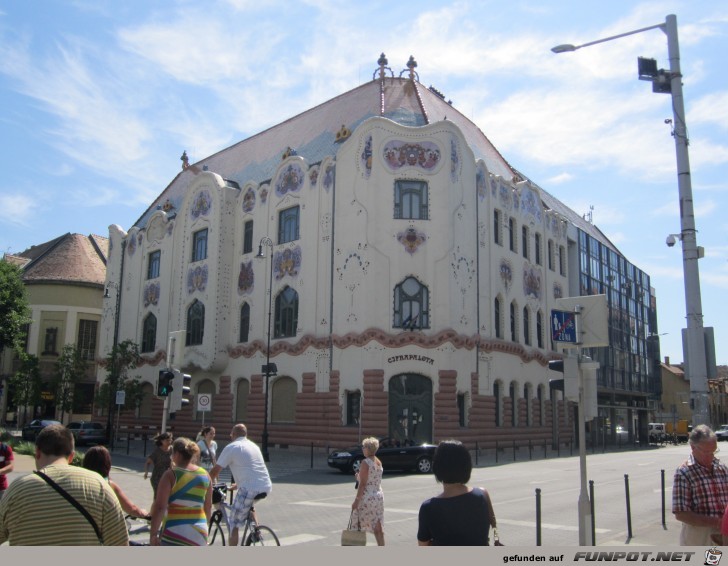 25-08 Kecskemet buntes Haus