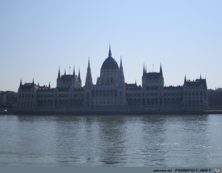 26-03 Blick auf das Parlament 26-03 Blick auf das Parlament