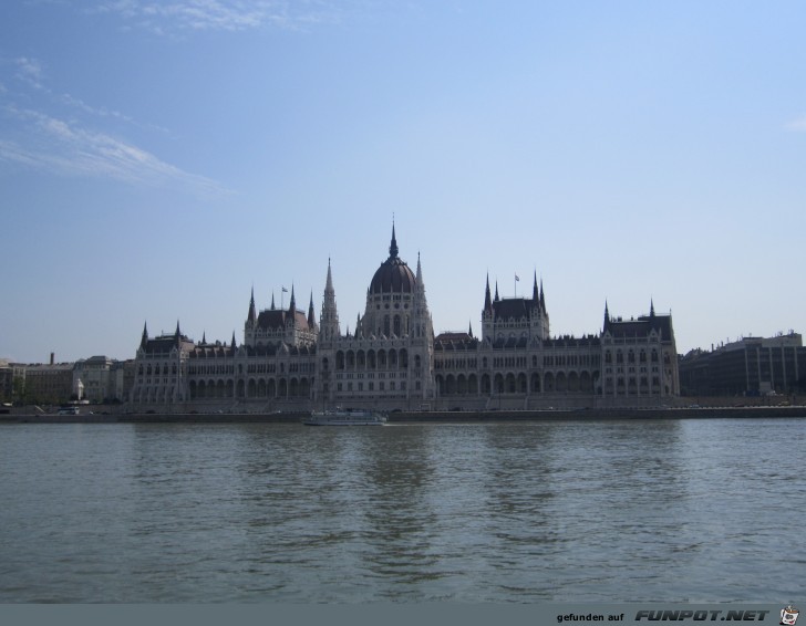 26-04 Blick auf das Parlament