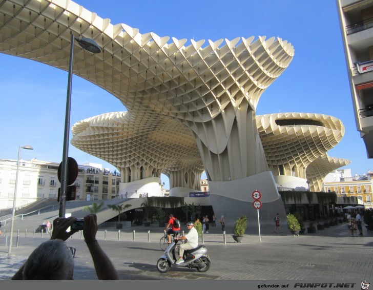 Dieses seltsame Gebude in Sevilla wird von den...