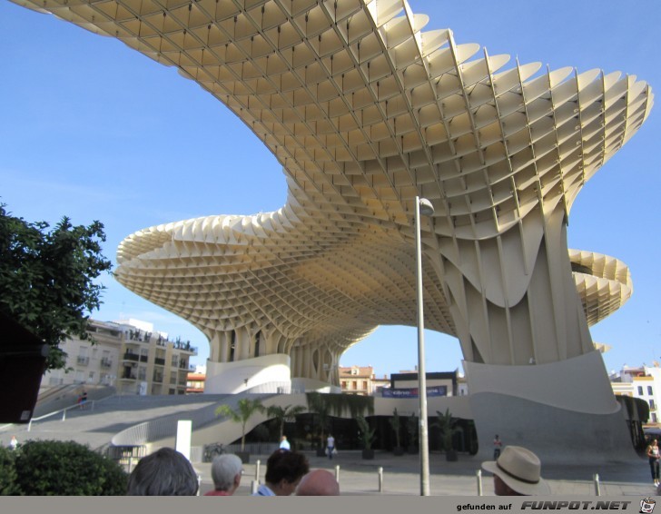 Dieses seltsame Gebude in Sevilla wird von den...