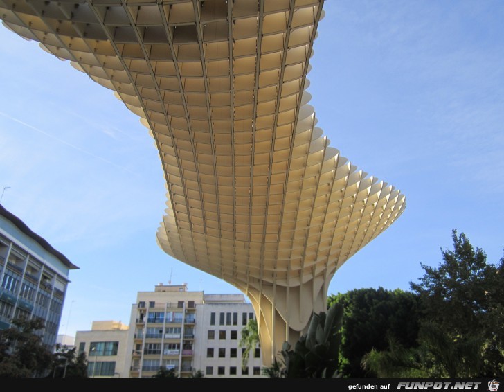 Dieses seltsame Gebude in Sevilla wird von den...