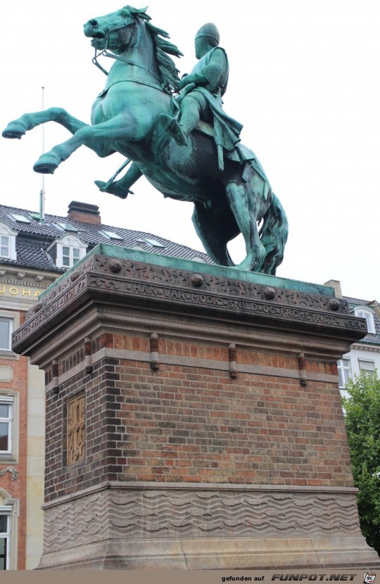 0725-09 Denkmal Stadtgruender 0725-09 Denkmal Stadtgruender