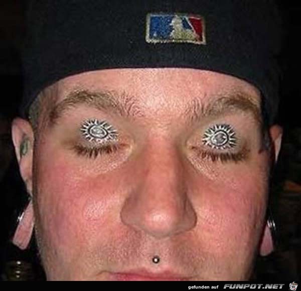 strange-bizarre-pics-of-eyelid-tattoos-10