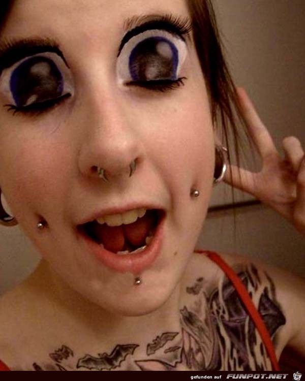 strange-bizarre-pics-of-eyelid-tattoos-12 strange-bizarre-pics-of-eyelid-tattoos-12