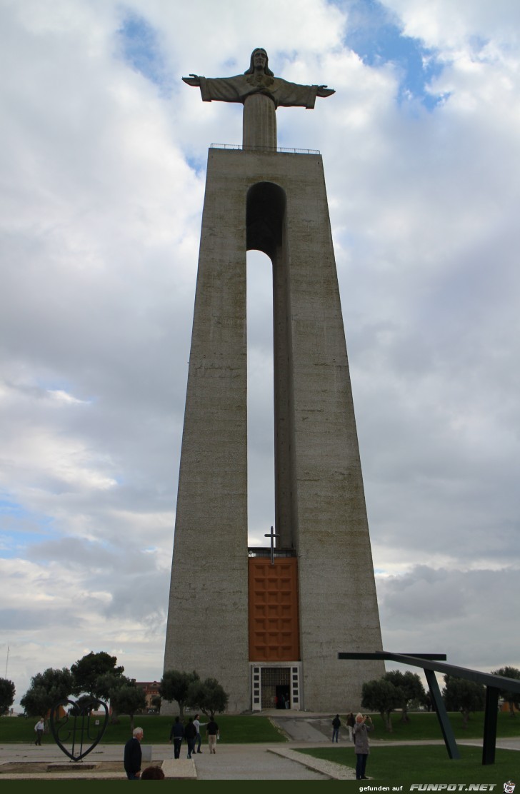 Cristo Rei gegenber von Lissabon