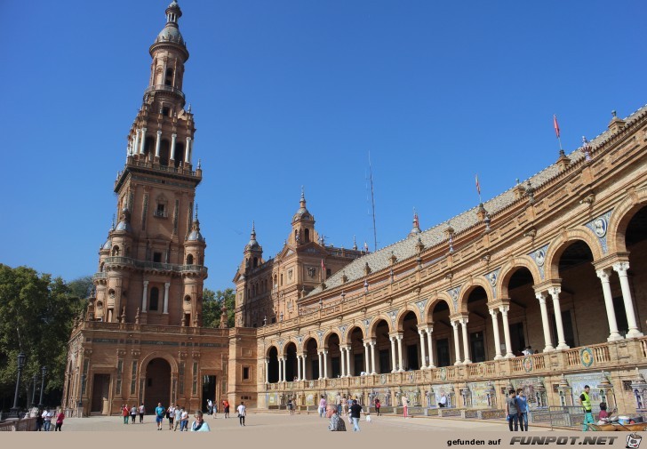 die Plaza de Espana in Sevilla