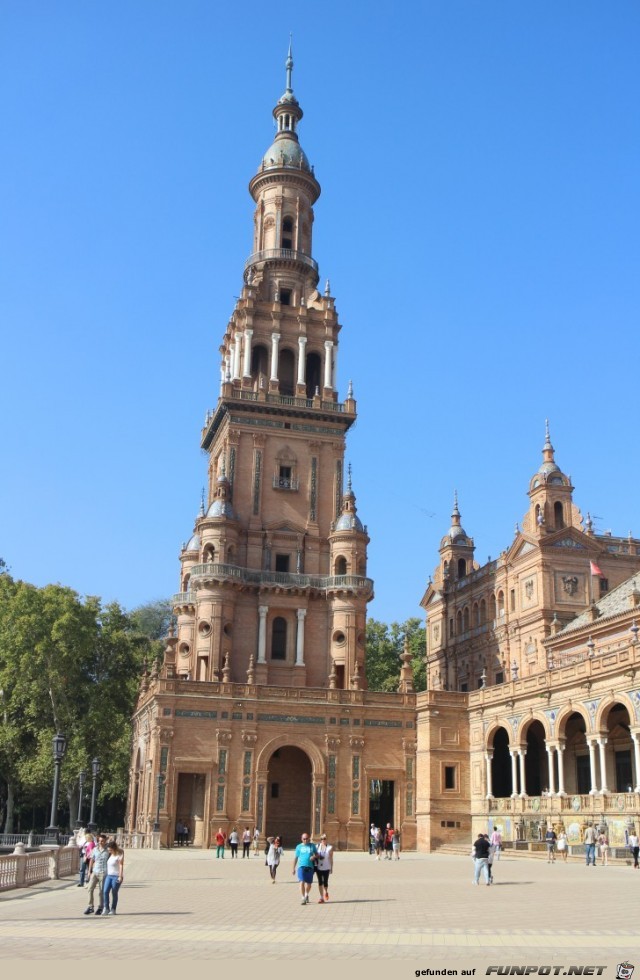 die Plaza de Espana in Sevilla