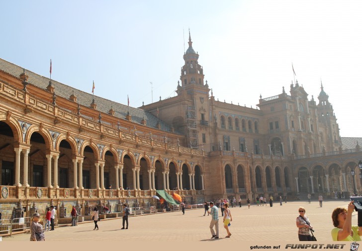 die Plaza de Espana in Sevilla