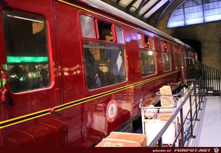 27-129 Hogwarts-Express 27-129 Hogwarts-Express