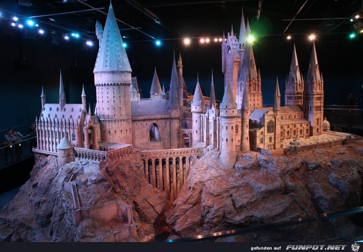 27-207 Hogwarts Modell