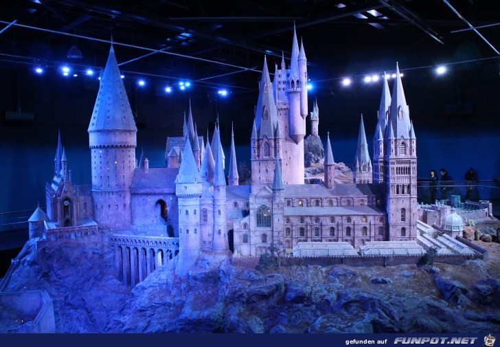 27-212 Hogwarts Modell