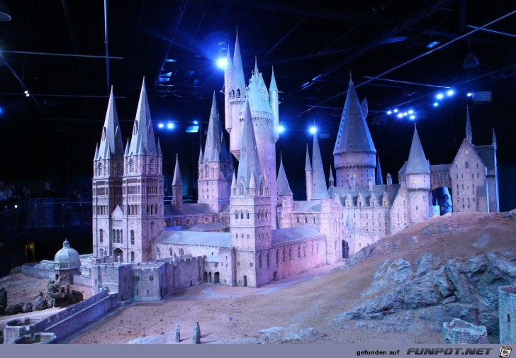 27-216 Hogwarts Modell