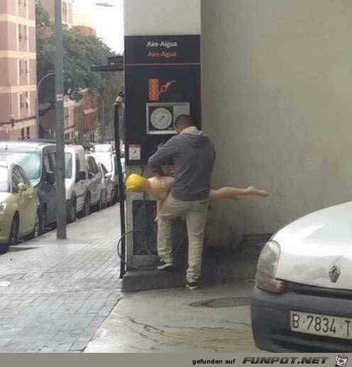 Erst mal wieder die Alte aufblasen Erst mal wieder die Alte aufblasen