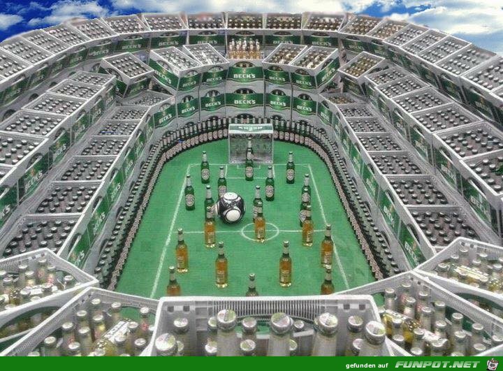 Gut besuchtes Stadion Gut besuchtes Stadion