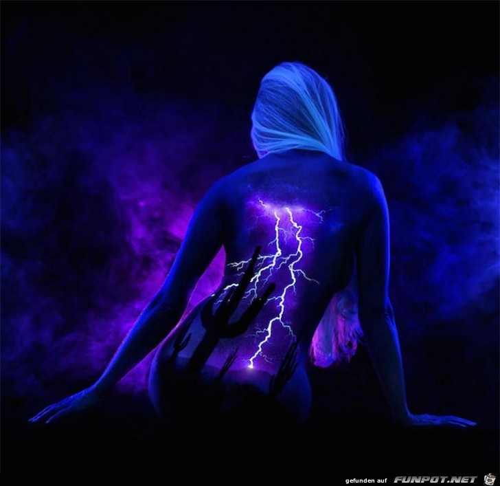 Blacklight Bodyscapes 07