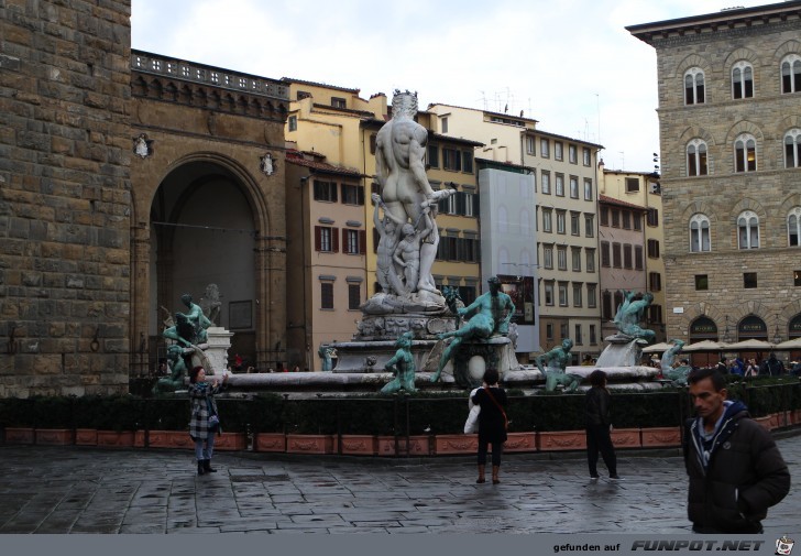 21-048 Neptunbrunnen 21-048 Neptunbrunnen
