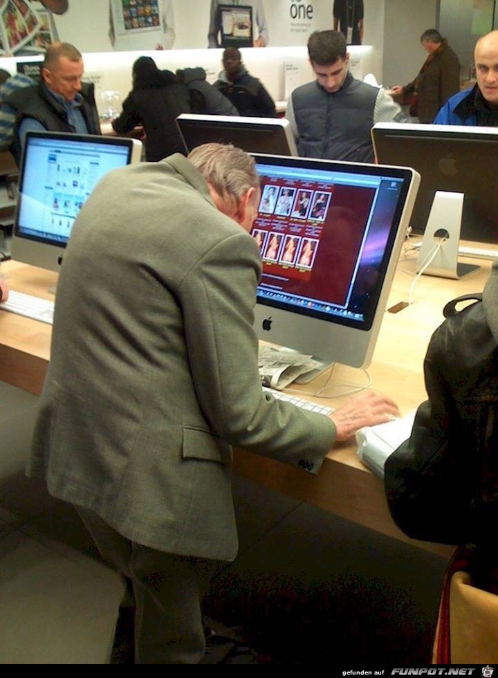 im Internetcafe im Internetcafe